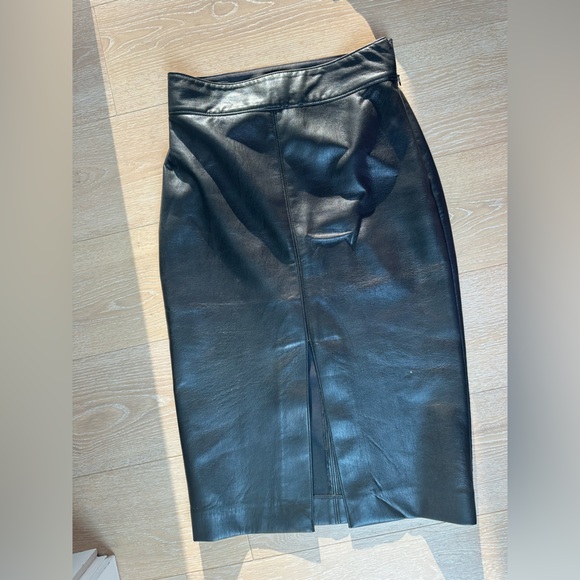 Aritzia Vegan Leather Pencil Skirt (Size 6) - Picture 6 of 6